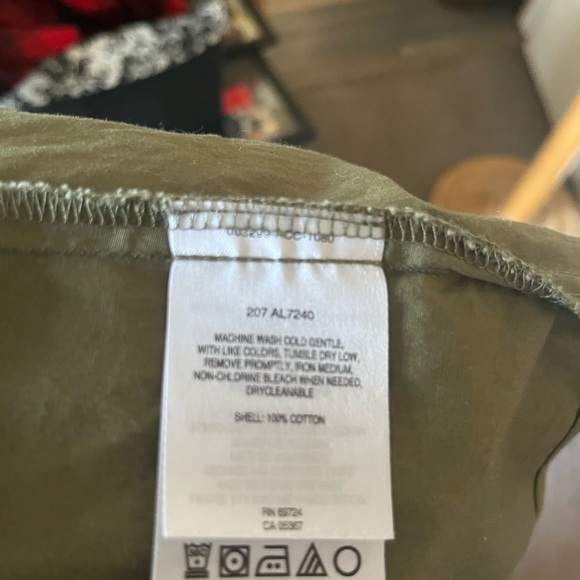 Top /button down Shirt  by  Columbia - Picture 6 of 6